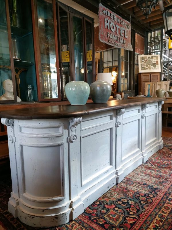 Argentinian-Style Wooden Bar Counter