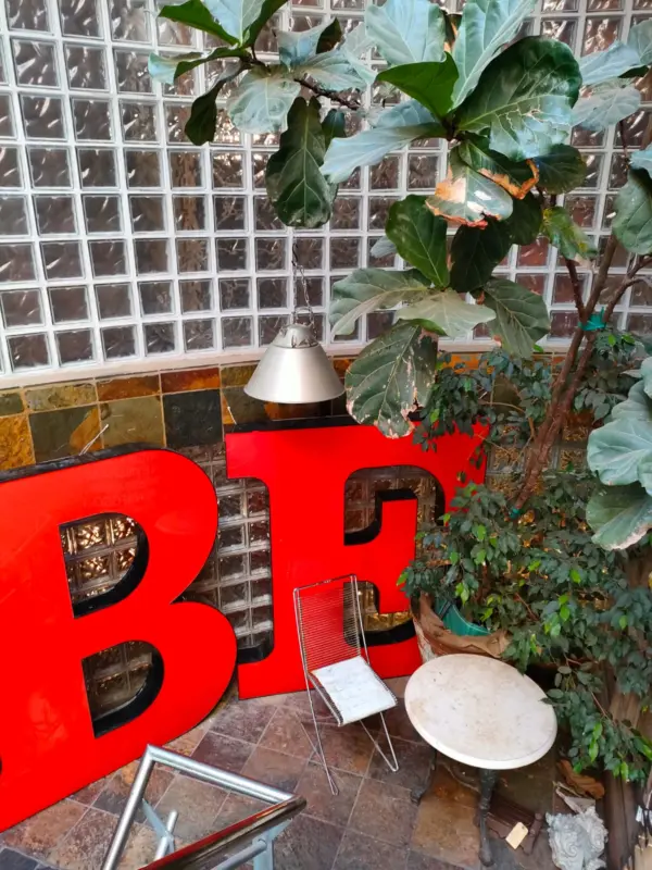 Oversized “BE” Retro Letter Signage