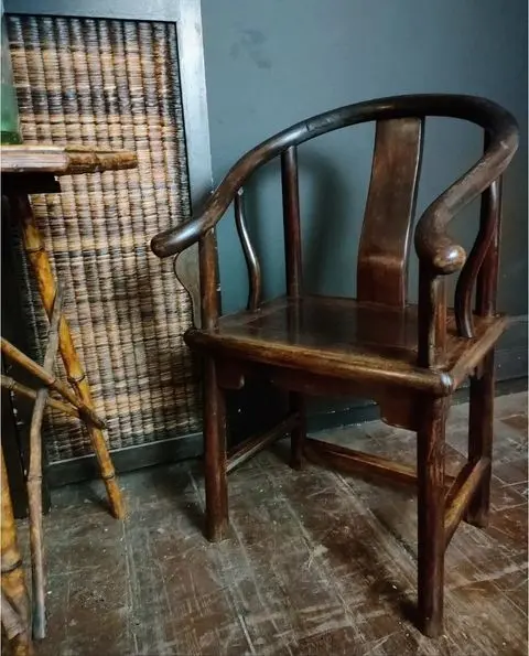 Chinese Vintage Horseshoe Back Child’s Chair with Bamboo Table