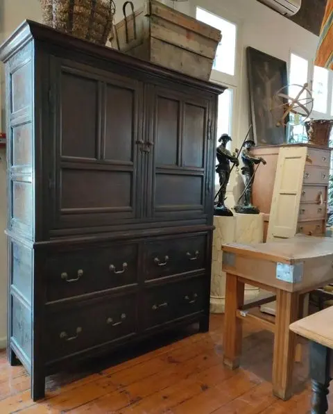 18th Century Georgian Oak Cupboard with Drawers