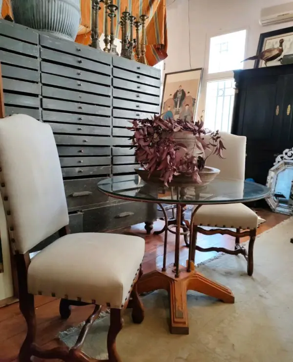 Os de Mouton Dining Chairs and Round Glass-Top Table