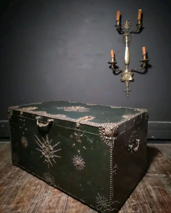 Vintage Steam Trunk Storage/Coffee Table
