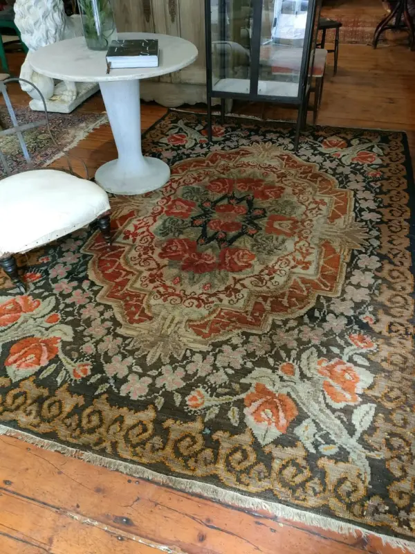 Carpet in Rose and Black Pattern