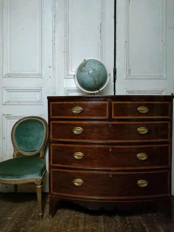Early 1800’s Georgian Bow-Fronted Mahogany and Line Inlaid Chest of Drawers