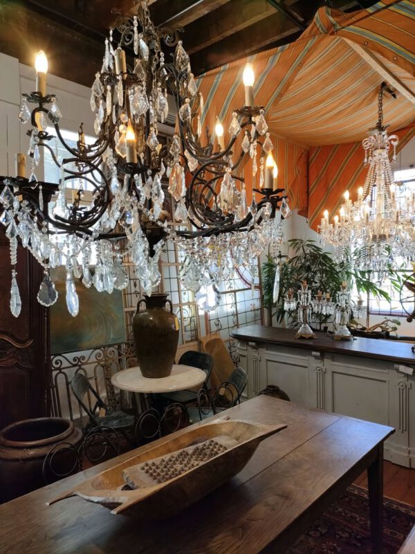 Parisienne Style Bronze And Crystal 16-Arm Chandelier